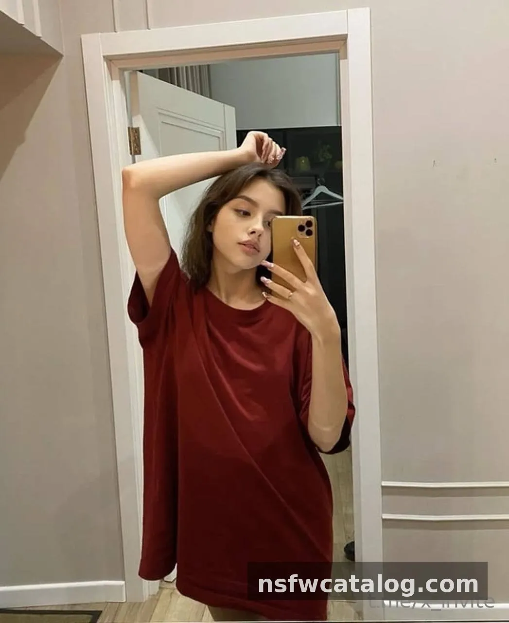 Alisa: Big Natural Breasts & Home Nudes
