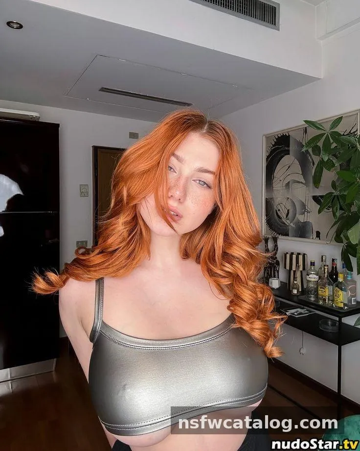 Busty Amateur Home Nudes 18+